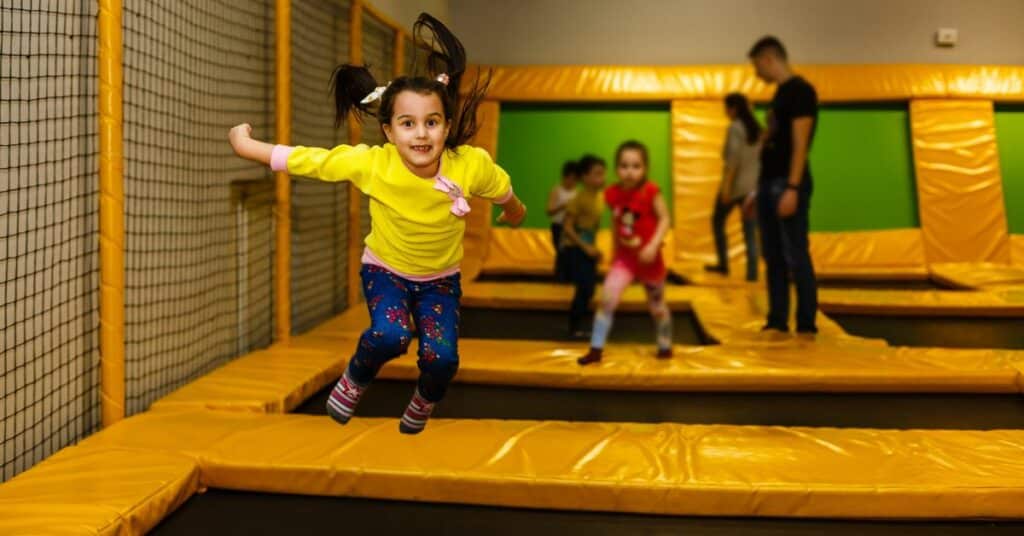 טרמפולינה לתינוק בנושא קסמים